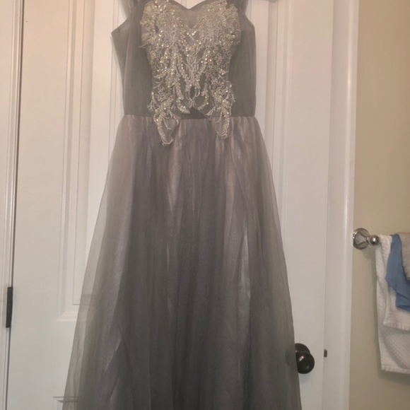 Prom dress - Picture 3 of 8